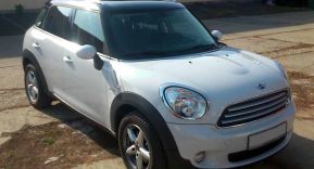 Autófóliázás Mini Countryman fényes fehér autófóliával